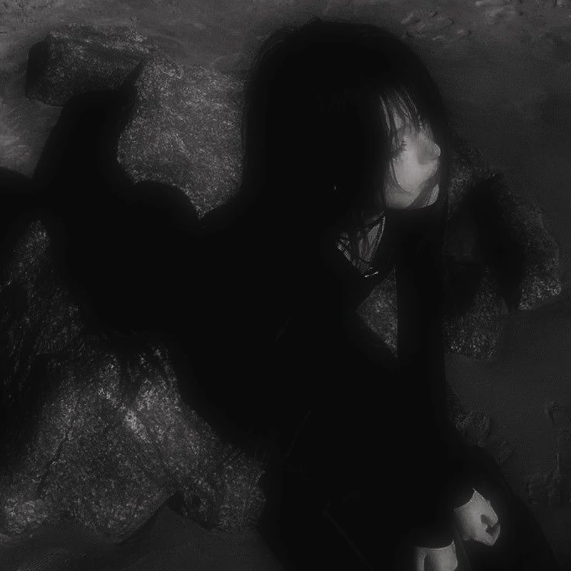 dark aesthetic anime icon 