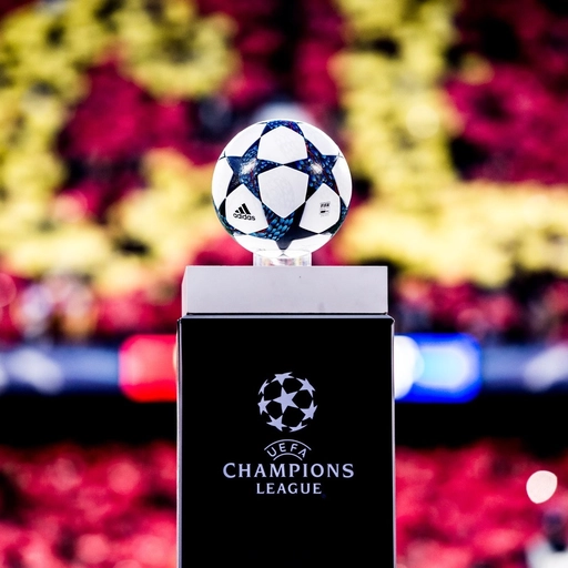 football pfp aesthetic 4k