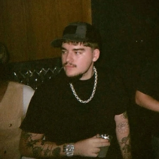 yeat pfp minimalistic