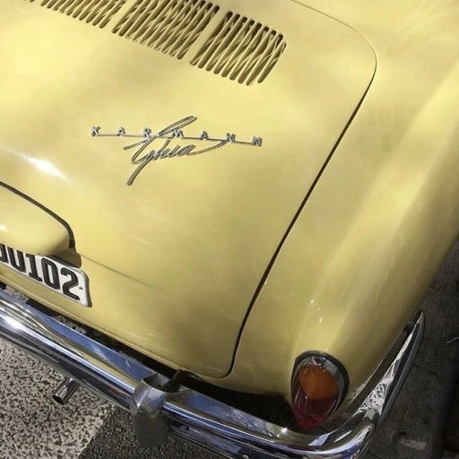 yellow pfp aesthetic