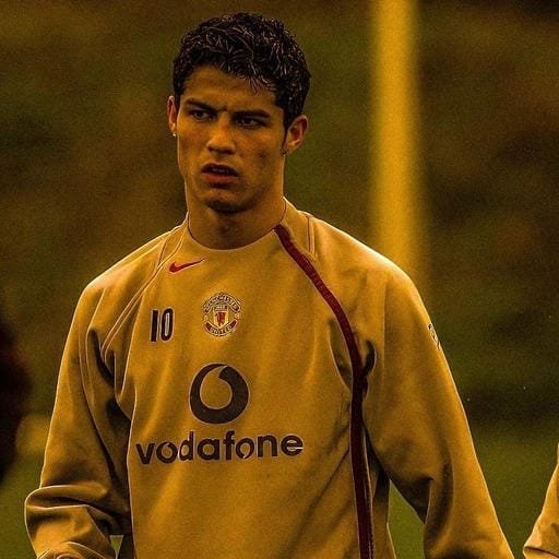 bright 4k profile pic with soft tones