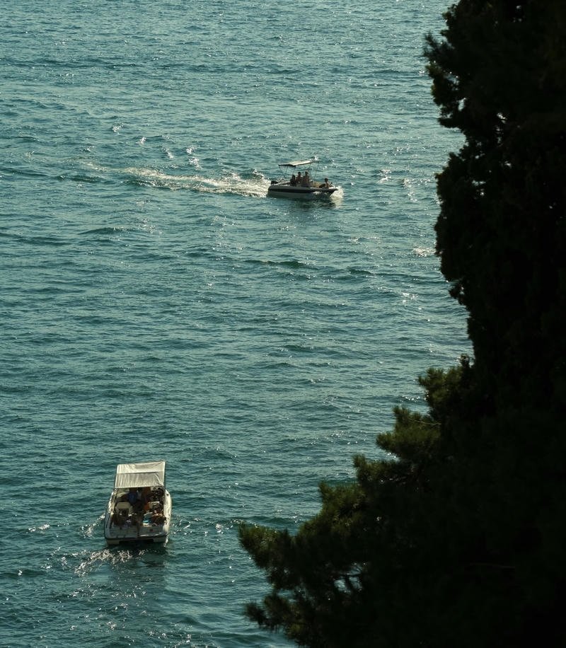 Calm ocean waves background forming peaceful ocean aesthetic pfp profile