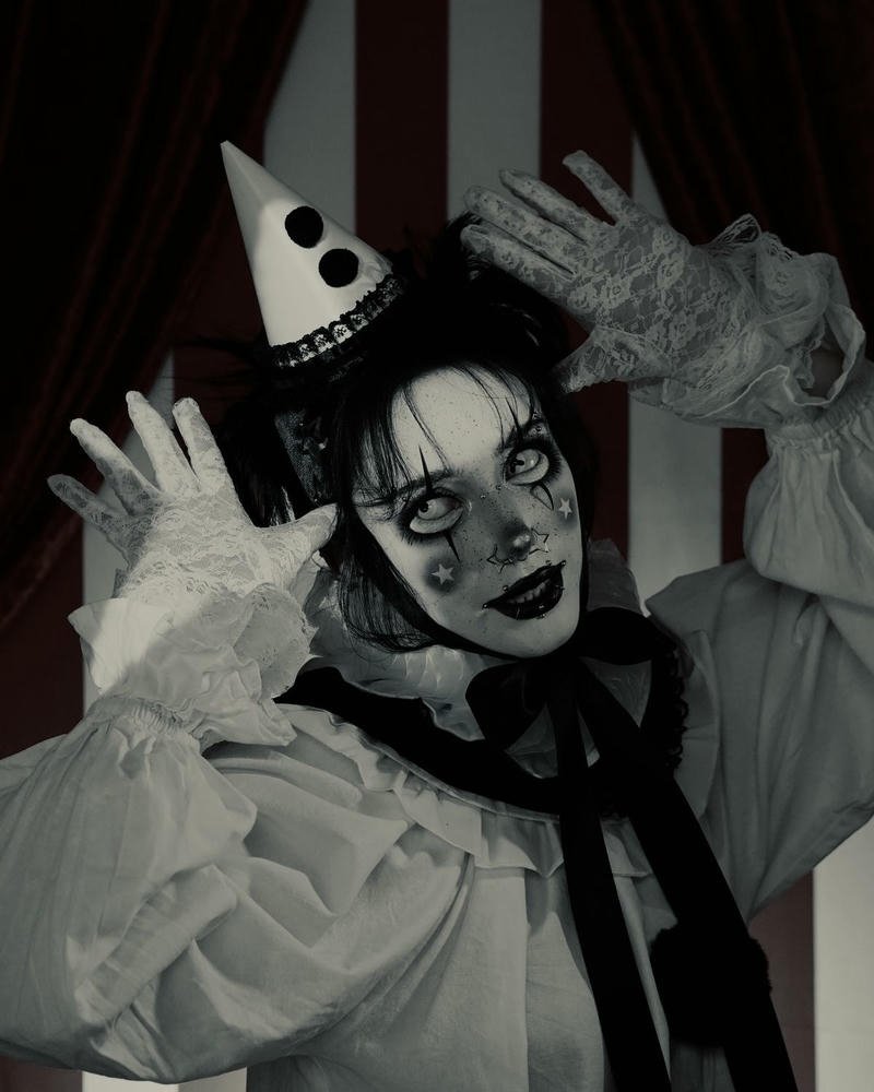 Glowing eyes chaotic portrait with dark background crazy pfp