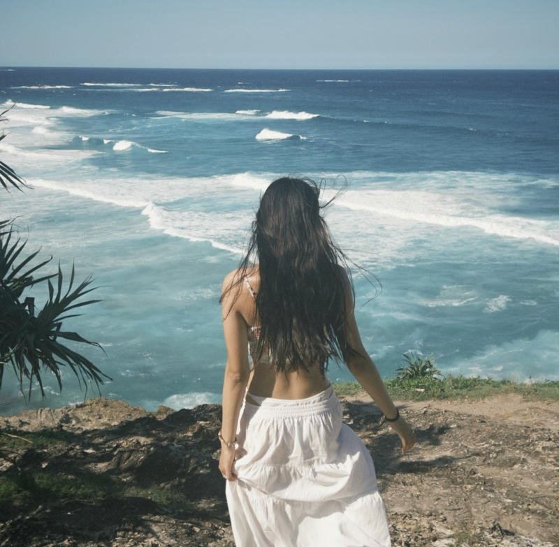 Golden sunset reflection on sea ocean aesthetic pfp profile